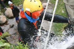 Trekking Sungai di Umbul Sidomukti Semarang, Mantap!