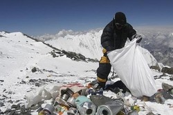Parah, Puncak Tertinggi di Dunia Dipenuhi Sampah