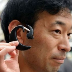 Komputer Mungil, Bisa Digantung di Kuping