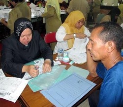 Diminta Jangan Mundur, Risma : Insya Allah, Aku Ra Popo