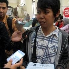 Cerita Endang yang Dihadiahi Mesin Jahit Oleh Walikota Risma