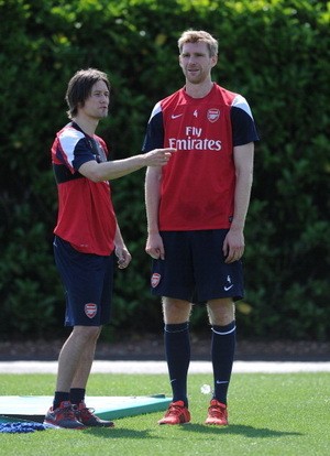 Arsenal Ikat Mertesacker dan Rosicky dengan Kontrak Baru