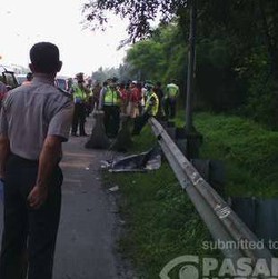 Mayat Diduga Perempuan Ditemukan di Pinggir Tol Bintara Bekasi