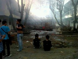 Mahasiswa Unsrat Bentrok, Batu dan Panah Berserakan di Kampus