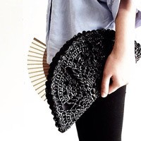 Dengan Merajut Plastik, Karya Seni Ini Terlihat Unik