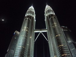 Asyiknya Jalan-jalan Malam di Kuala Lumpur