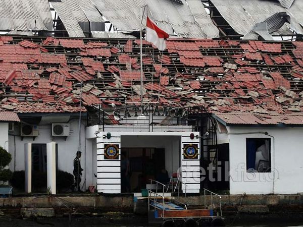  Bangunan di Sekitar Gudang Amunisi Rusak