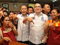 Pramono Edhie Kunjungi Warkop Daeng Sija