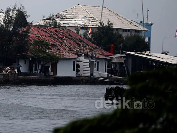 Gudang Amunisi TNI AL Meledak