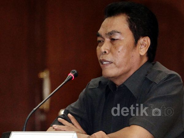 Kembali Hakim Disidang karena Selingkuh