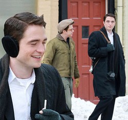 Foto: Mengintip Gaya Robert Pattinson di Lokasi Syuting Film Terbaru