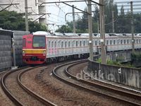 PT KCJ Operasikan Kereta Terpanjang 