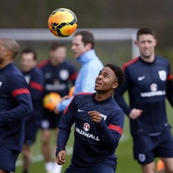 Agger Yakin Sterling Mampu Atasi Tekanan di Timnas Inggris