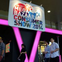 Kerumunan Para Pemburu Gadget Diskonan