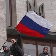 Demonstran Pro-Moskow Kibarkan Bendera Rusia di Gedung Pemerintah Ukraina