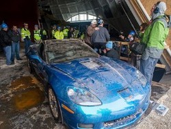 Mobil-mobil Eksotis yang Ditelan Bumi Mulai Diangkat