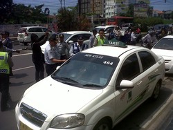 Bikin Macet, Barisan Taksi di Dekat Mal Paragon Semarang Ditertibkan