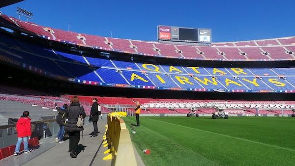 Jalan-Jalan ke Camp Nou yang Megah