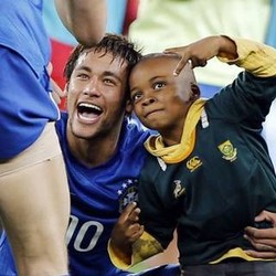 Neymar Selamatkan Penyusup Cilik di Laga Afsel vs Brasil