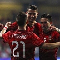 Ronaldo Antar Portugal Hantam Kamerun