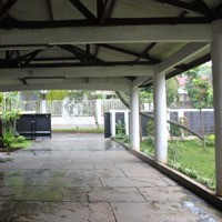 Pagar Terbuka Selama 24 Jam, Rumah Renny Djajoesman Aman Dari Gangguan