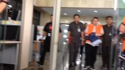 Sering Sakit Gigi, Anas Minta Surat Rujukan Berobat di Luar KPK