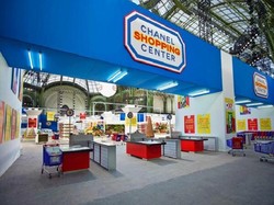 Wouw! Ada Roti, Minyak Goreng dan Saus Tomat Berlogo Chanel di Supermarket Sweep