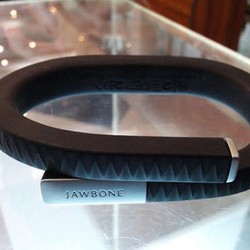 Jawbone Up 24 Pantau Kesehatan Tiap Detik