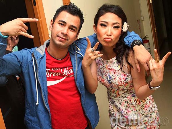 Keakraban Raffi Ahmad dan Ayu Dewi