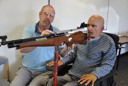 Tubuh Lumpuh dari Leher ke Bawah, Victor Lihai Menembak Menggunakan Lidah