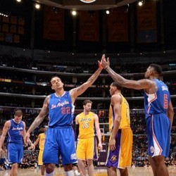 Clippers Benamkan Lakers 142-94
