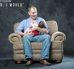 Foto: Aksi Para Ayah Berpose Seperti Ibu Menyusui