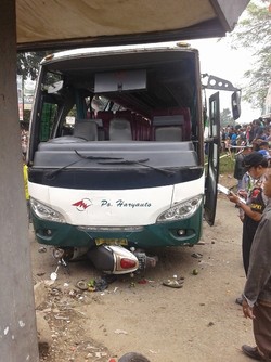 Ini Kondisi Ringsek Bus PO Haryanto yang Tabrakan dengan KA Menoreh