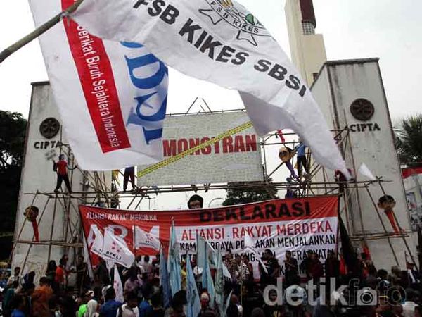Ratusan Buruh Deklarasikan Dukung PDIP Ratusan Buruh Deklarasikan Dukung PDIP