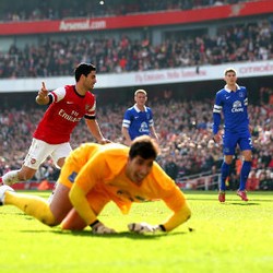 Libas Everton 4-1, Arsenal Tembus Semifinal