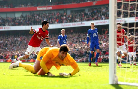 Libas Everton 4-1, Arsenal Tembus Semifinal