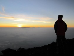 Indahnya Gunung Slamet, Tak Kalah dengan Semeru!