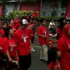 Ribuan Orang Pecahkan Rekor Nyanyi Pakai Ponsel