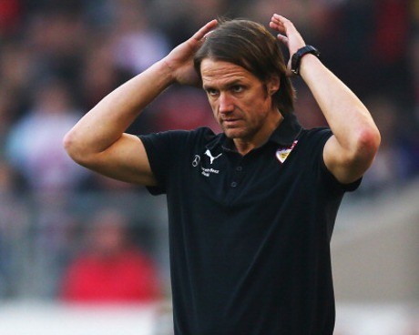 Di Ambang Zona Maut, Stuttgart Pecat Pelatih