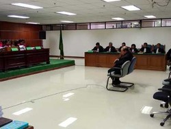 Politisi Senior PDIP Emir Moeis Dituntut 4 Tahun 6 Bulan Penjara