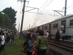Gerbong KRL Berasap di Buaran, Penumpang Panik dan Gedor-gedor Kaca