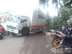 Ada Truk Terperosok, Lalin Palmerah-Rawa Belong Macet