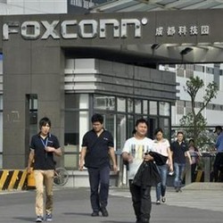 MS Hidayat: Foxconn Jangan MoU Doang, Suruh Investasi
