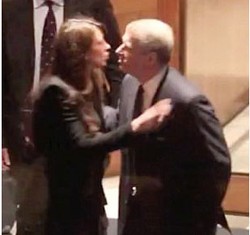 Foto: Kemesraan Pangeran Andrew dan Mantan Kekasih George Clooney