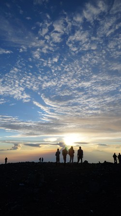 Mentari di Puncak Semeru