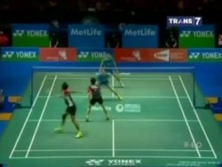 Owi-Butet Cetak Hat-trick