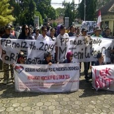 Tolak Kenaikan Tiket, Pelaku Wisata Demo TNBTS