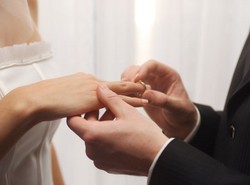 Daripada Cincin Pernikahan Mahal, Ini yang Lebih Dipilih 50% Wanita