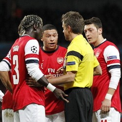 Wenger Berharap Wasit Tunjukkan Kinerja Oke