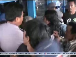 Makan Tak Bayar, Polisi Gadungan Dihajar Massa